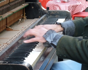 Hoogstraat pianospeler