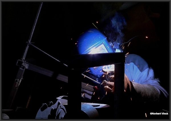 sized_sized_P2190341a karnaval 2012 voorbereidingen