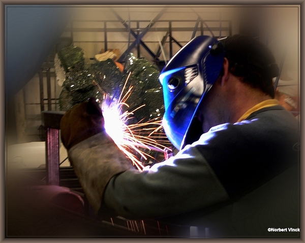 sized_sized_P2190342a karnaval 2012 voorbereidingen