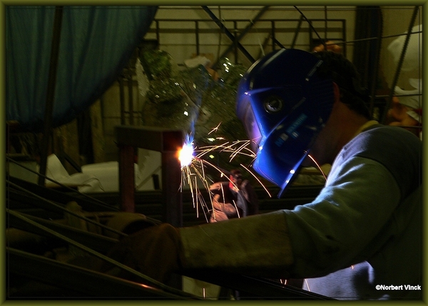 sized_sized_P2190343a karnaval 2012 voorbereidingen