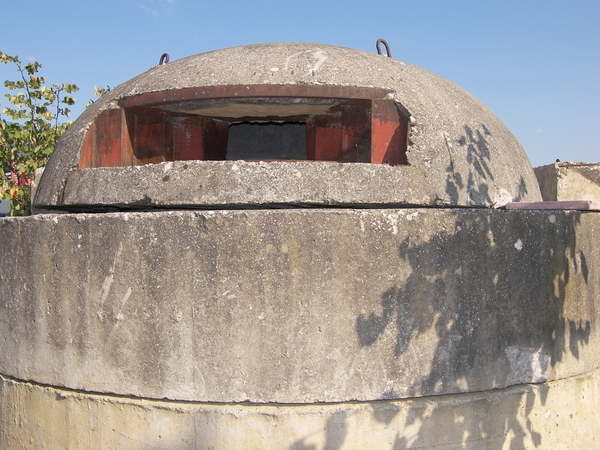 Albanie, bunker aan grensovergang