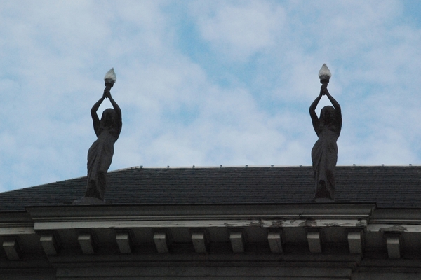 013 Antwerpen  7.01.2012 - beelden op dak