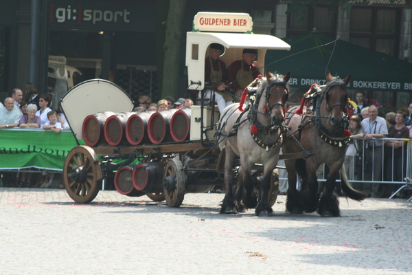 Brabandse trekpaarden met bierwagen