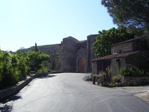 Vakantie juni 2008  Ingang dorpje Castelnou