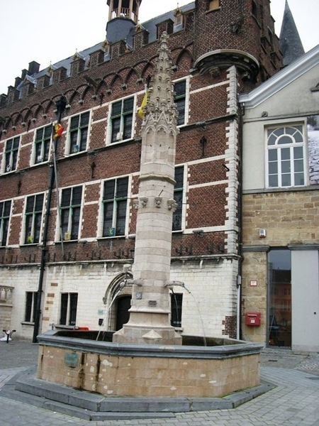 095-Stadhuis en De Marbol