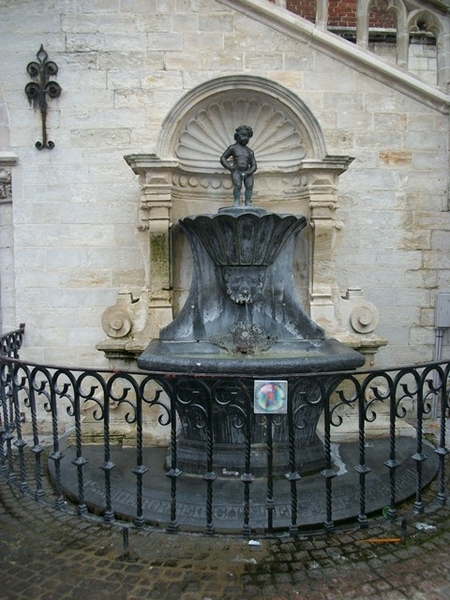 097-Manneken-Pis op marktplein Geraardsbergen