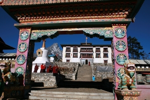 Monastery met Stupa