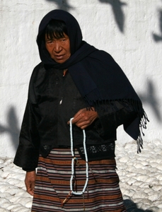 Memorial Chorten : biddende vrouw