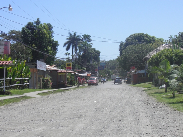 hoofdstraat in Cahuita