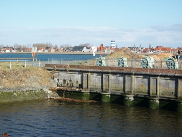 106-Kanaal Brugge-oostende aan Sas Slijkens