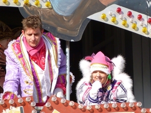 042-Vertrek 84ste carnavalstoet met prins Stephanie