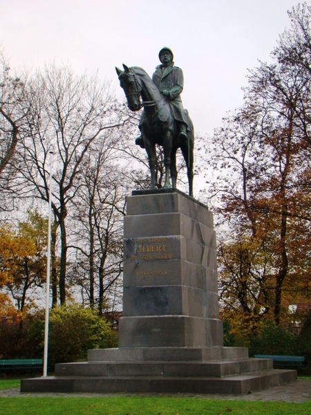 BRUGGE NOVEMBER 2011 IJSCULPUREN 010