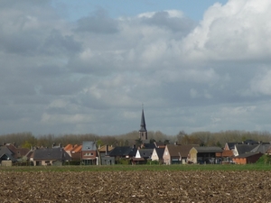 120415 WAARDAMME.DE KERK UIT DE VERTE