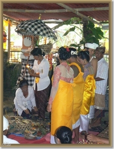 Ceremonie, tandvijlen en haarsnijden