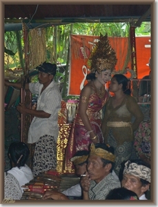 Ceremonie, tandvijlen en haarsnijden