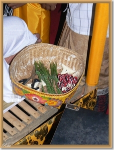 Ceremonie, tandvijlen en haarsnijden