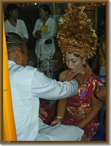 Ceremonie, tandvijlen en haarsnijden