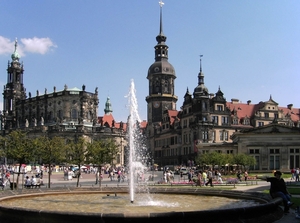 1A Dresden, Residenzschloss met links Hofkirche