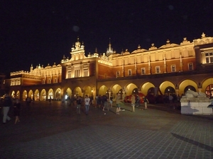 3A Krakau, Lakenhal,  by night _P1120810