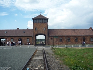 3B Auschwitz-Birkenau,  hoofdpoort _P1120980