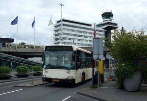 De niet-gestickerde HTM 313 op Schiphol