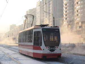 3915 Tram in de mist