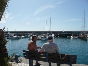 20120302 16u22 Johnny en Remi aan Puerto Colon  Spanje Tenerife