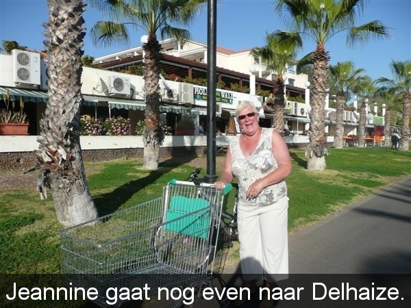 20120304 18u45 Jeannine gaat naar delhaize...Spanje Tenerife colo