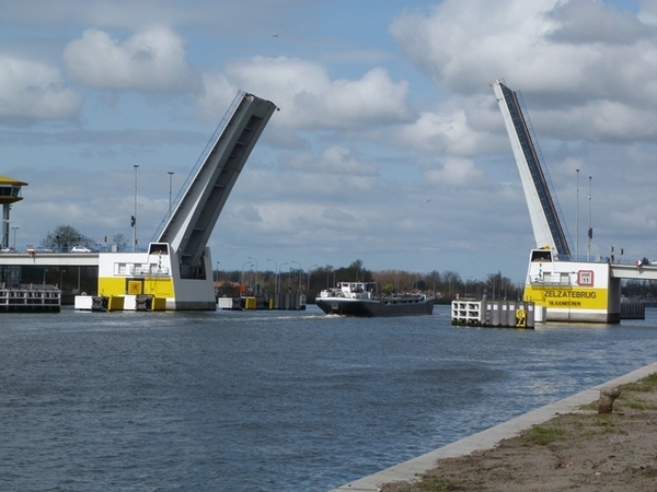 80-Zelzatebrug