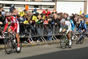 Ronde Van Vlaanderen-Doortocht aan Wielermuseum-Roeselare