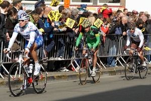 Ronde Van Vlaanderen-Doortocht aan Wielermuseum-Roeselare