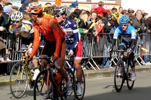 Ronde Van Vlaanderen-Doortocht aan Wielermuseum-Roeselare