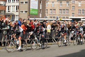 Ronde Van Vlaanderen-Doortocht aan Wielermuseum-Roeselare