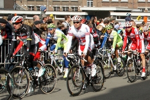 Ronde Van Vlaanderen-Doortocht aan Wielermuseum-Roeselare