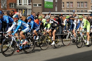 Ronde Van Vlaanderen-Doortocht aan Wielermuseum-Roeselare