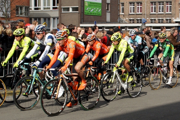 Ronde Van Vlaanderen-Doortocht aan Wielermuseum-Roeselare