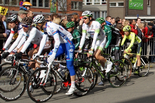 Ronde Van Vlaanderen-Doortocht aan Wielermuseum-Roeselare