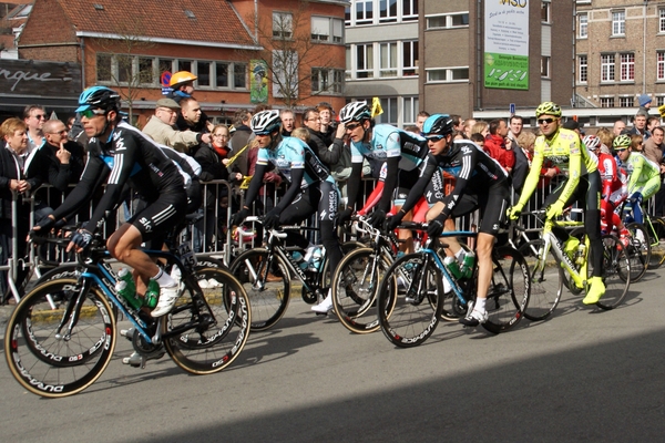 Ronde Van Vlaanderen-Doortocht aan Wielermuseum-Roeselare