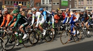 Ronde Van Vlaanderen-Doortocht aan Wielermuseum-Roeselare