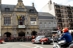 Ronde Van Vlaanderen-Doortocht aan Wielermuseum-Roeselare