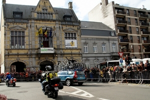 Ronde Van Vlaanderen-Doortocht aan Wielermuseum-Roeselare