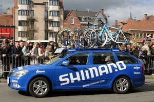 Ronde Van Vlaanderen-Doortocht aan Wielermuseum-Roeselare