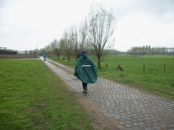 129-Laatste km... in volle regen..