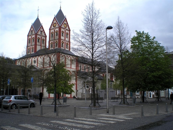 de hoek om