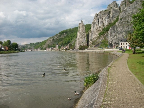 260-Dinant en de Maas