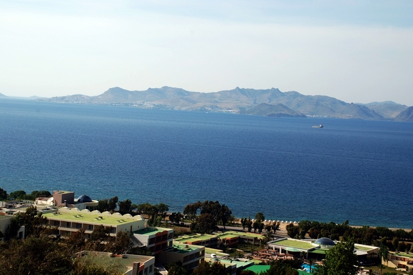 076 Kos Mei 2012 - heuvelwandeling met Ellen