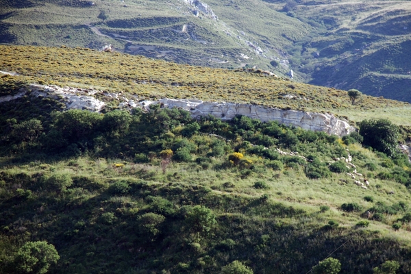 077 Kos Mei 2012 - heuvelwandeling met Ellen