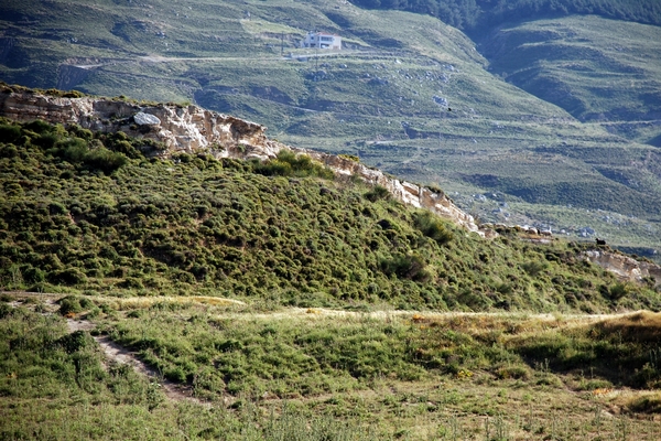 079 Kos Mei 2012 - heuvelwandeling met Ellen