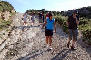 080 Kos Mei 2012 - heuvelwandeling met Ellen