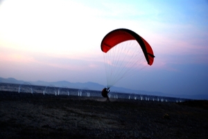 185 Kos Mei 2012 - zonsondergang en delta vlieger